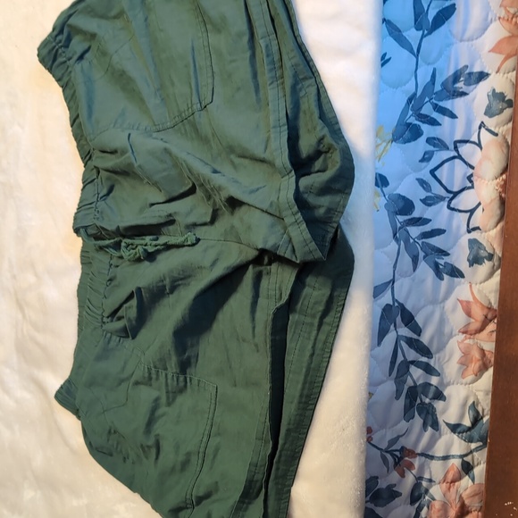 Shorts - Picture 3 of 3